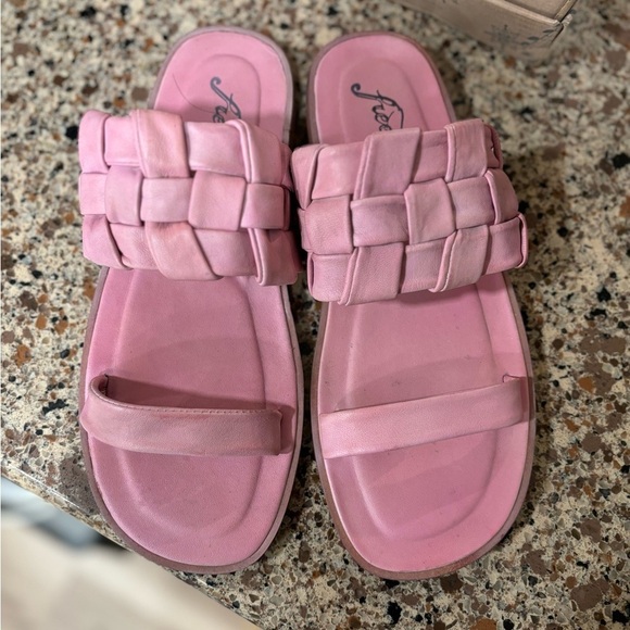FREE PEOPLE Sandals River Pink Woven Leather Flats Sz 37 - Picture 3 of 12